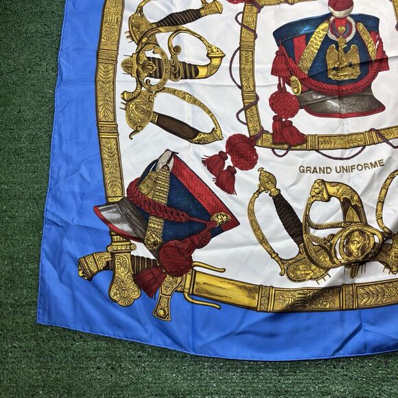 RARE VINTAGE HERMES Silk Scarf "Grand Uniforme" Carre 90 by Joachim Metz Blue - Picture 9 of 10